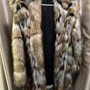Spirithood coat size small like new priced to move!